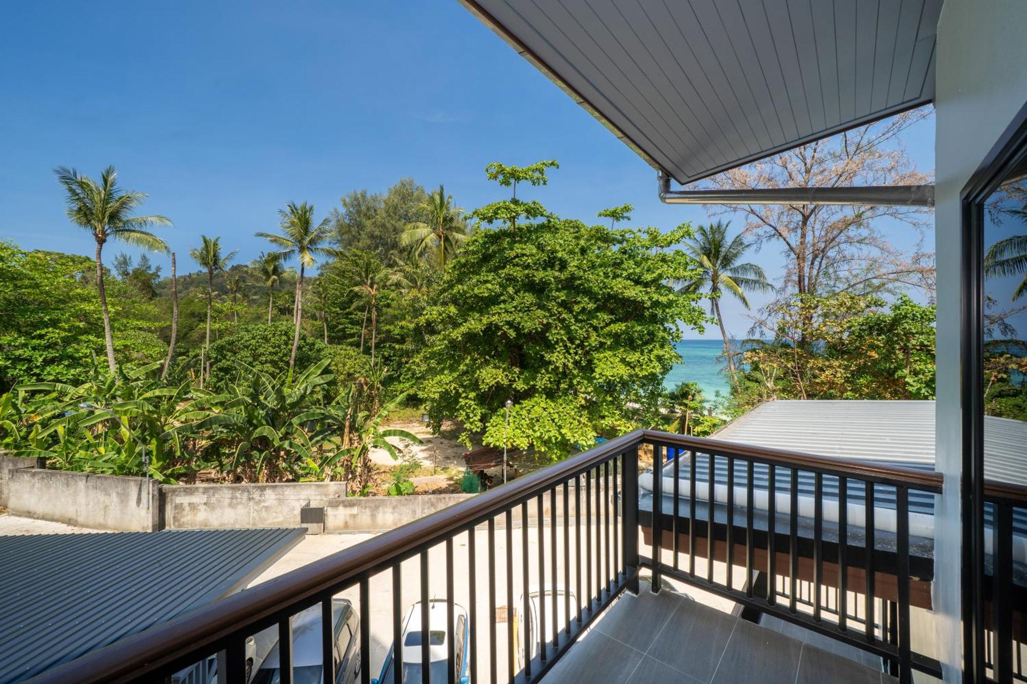 The Hideout Beachfront Apartment *