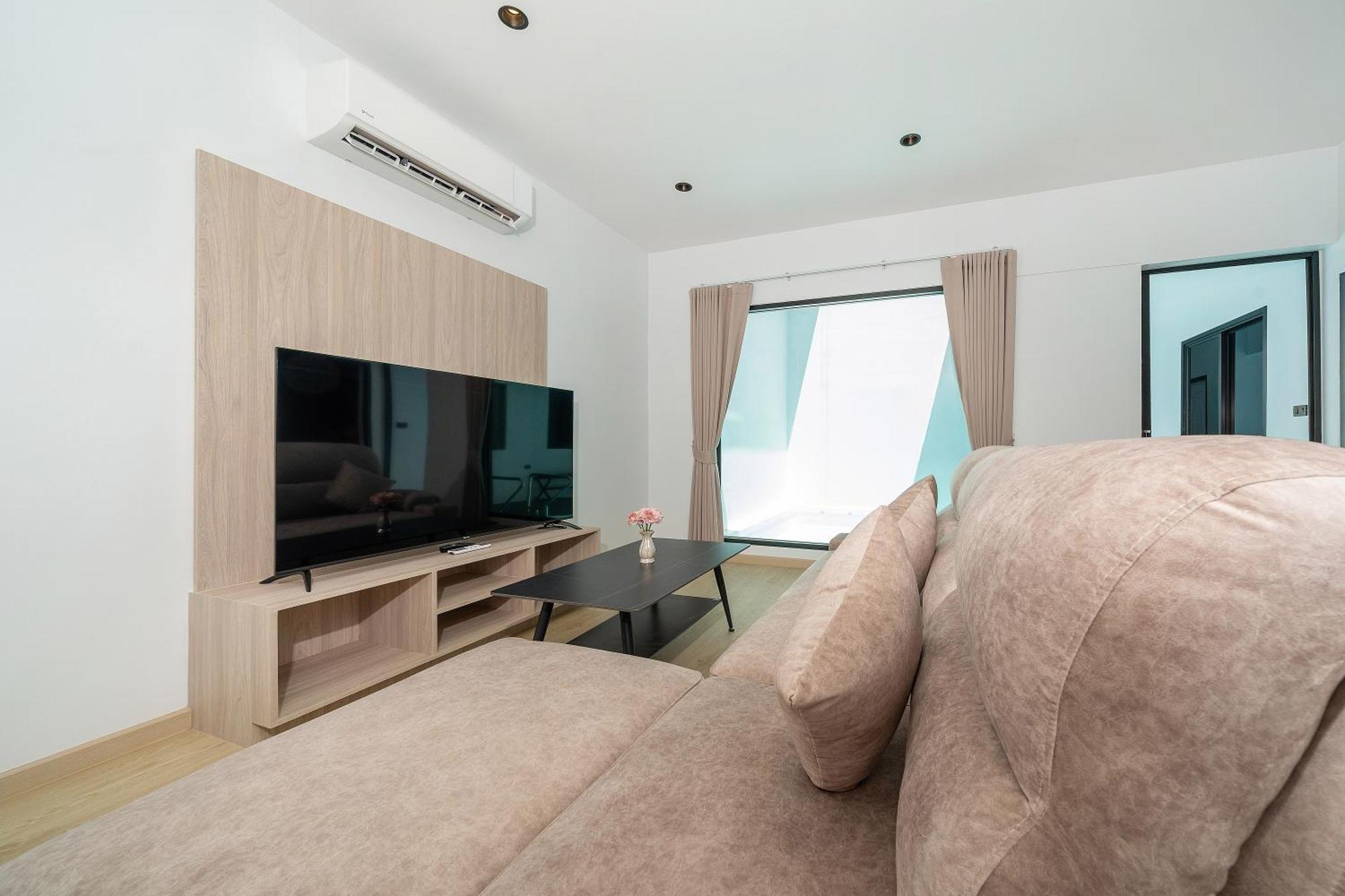 The Hideout Beachfront Apartment Patong