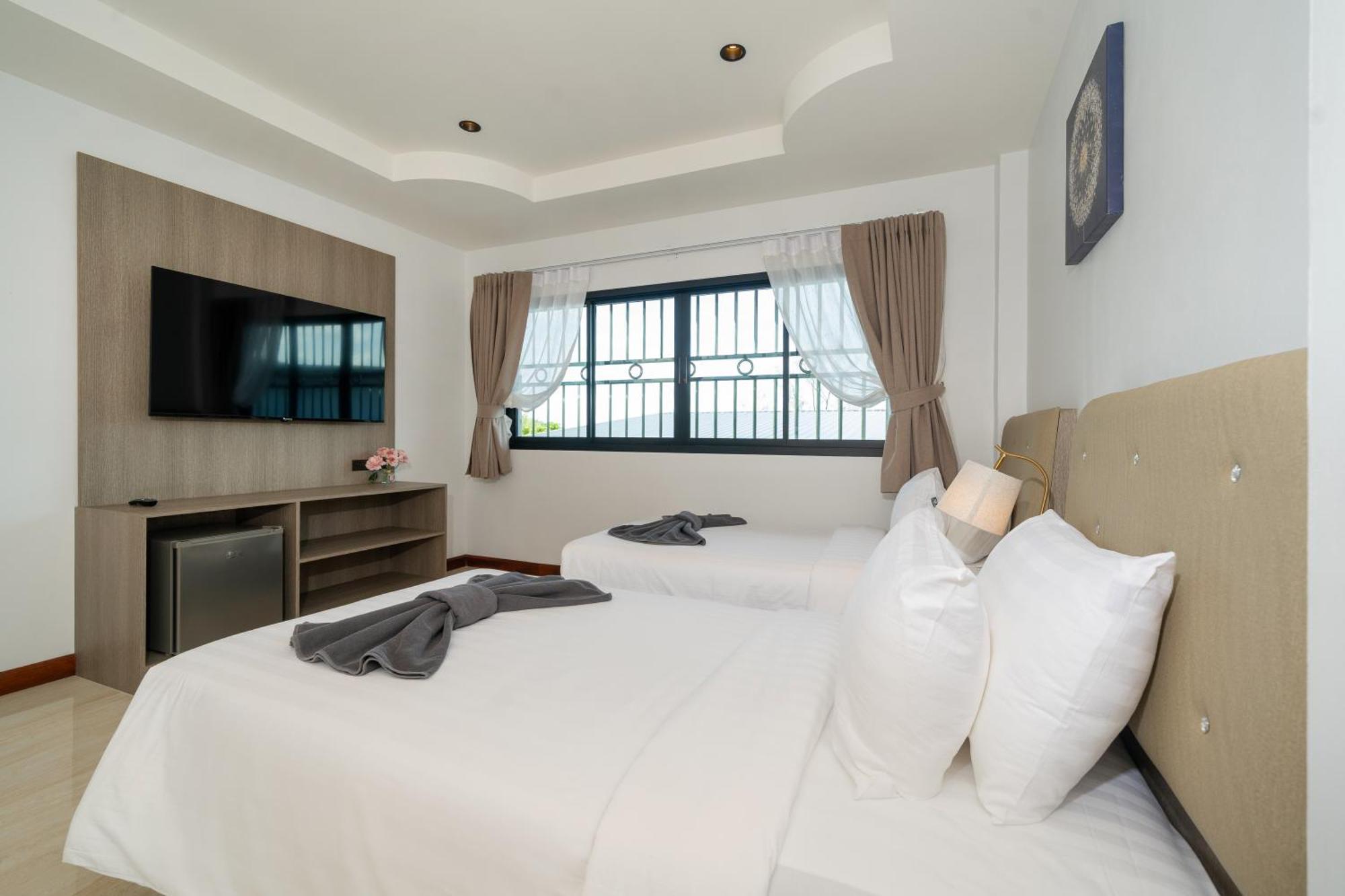 The Hideout Beachfront Apartment *